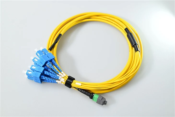 8 CORE SC TO MTP MPO Fiber Patch vezetékek