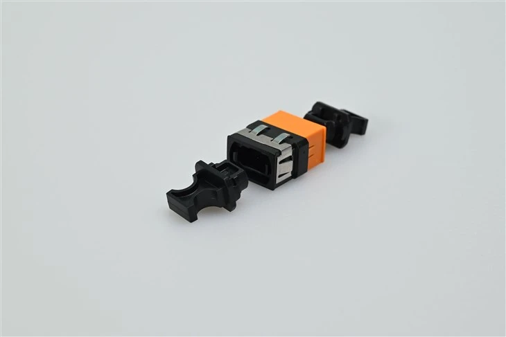 MTP/MPO száloptikai adapter – 0,2 dB alacsony-veszteség nagy-precíziós igazítási hüvelyrel